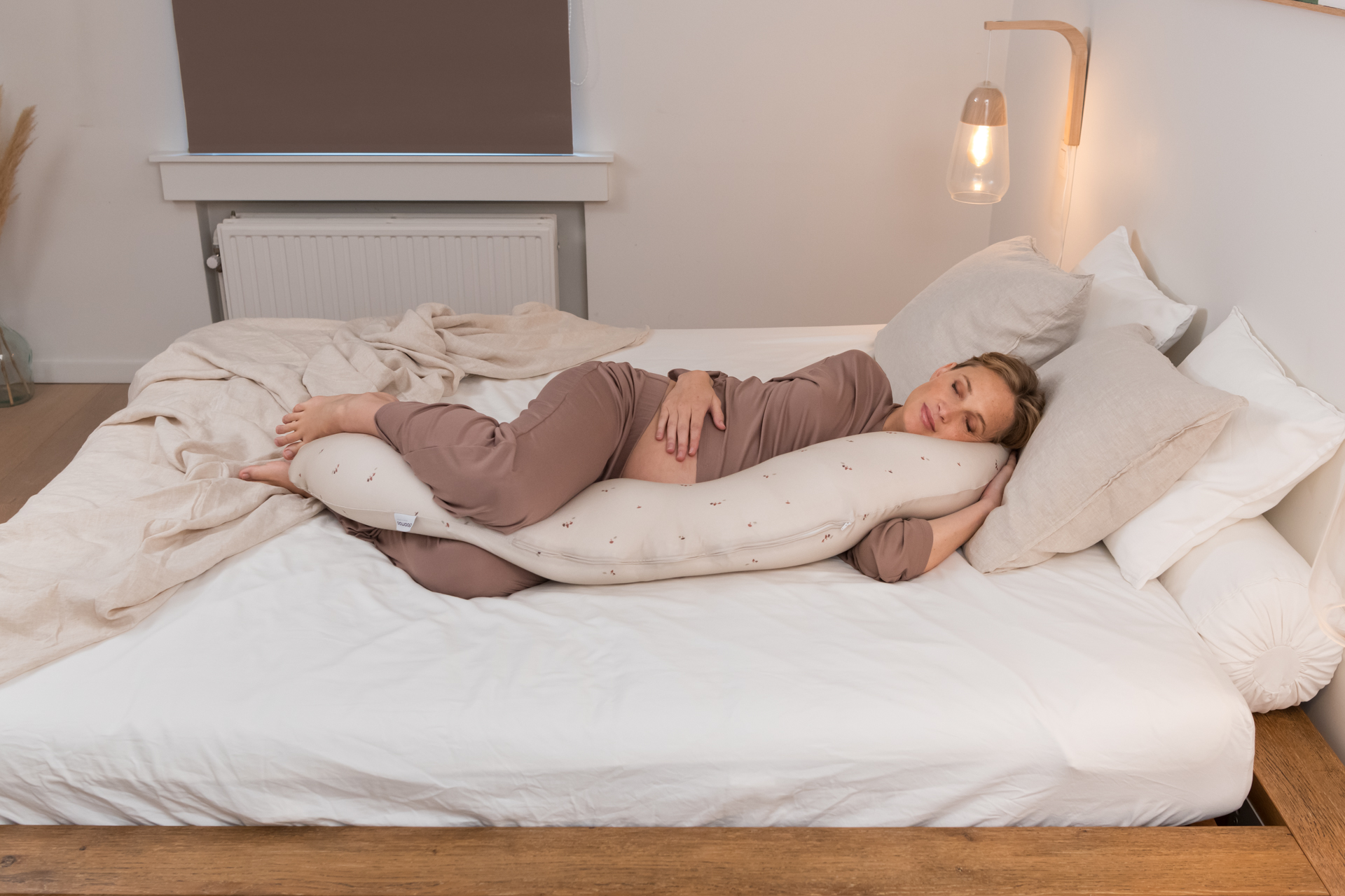 孕婦好眠必備指南：有機棉舒眠月亮枕的功用、使用方式與挑選重點解析