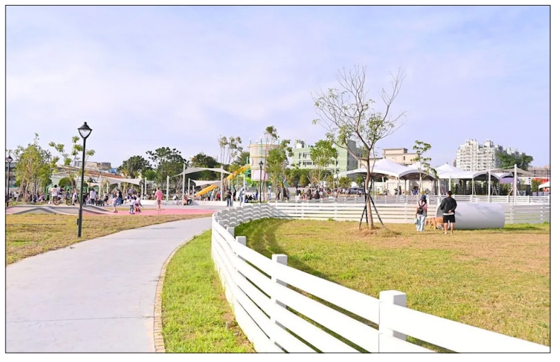 春光正好，
和毛孩一起踏青去 _ 台中｜馬卡龍 寵物公園  (Pet Journey 寵旅誌 Vol.03)
